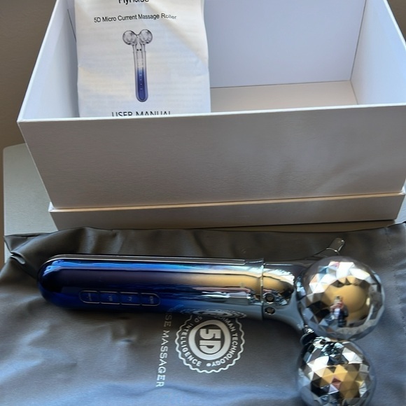 Skincare Fly horse 5D Micro Current Massage Roller Blue/Silver - Picture 5 of 7